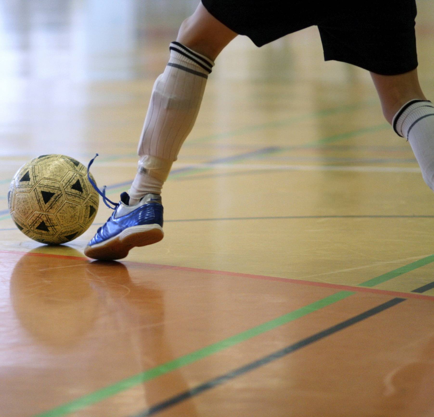 Indoor soccer cleats–Which are good & How to choose them?