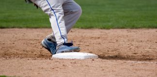 New Balance Womens Velo V1 Softball Cleats