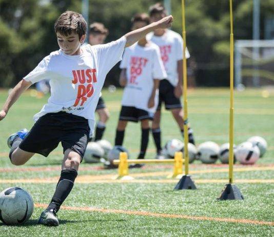 NIKE Boy's JR Bravata II FG Soccer Cleats