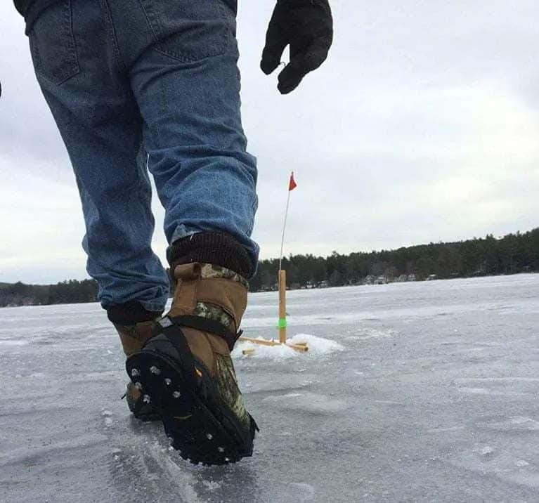 Eagle Claw Ice Ease On Cleats